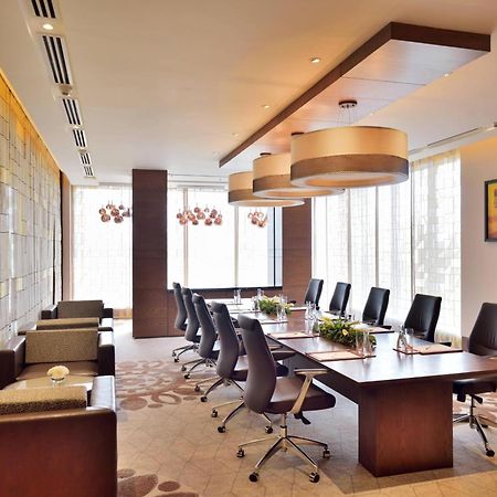 Courtyard By Marriott Raipur Hotell Exteriör bild