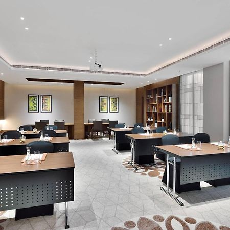 Courtyard By Marriott Raipur Hotell Exteriör bild