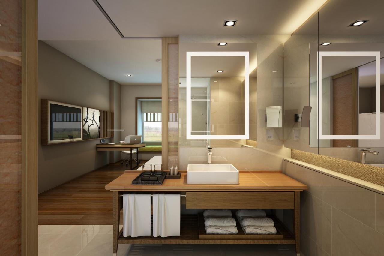 Courtyard By Marriott Raipur Hotell Exteriör bild
