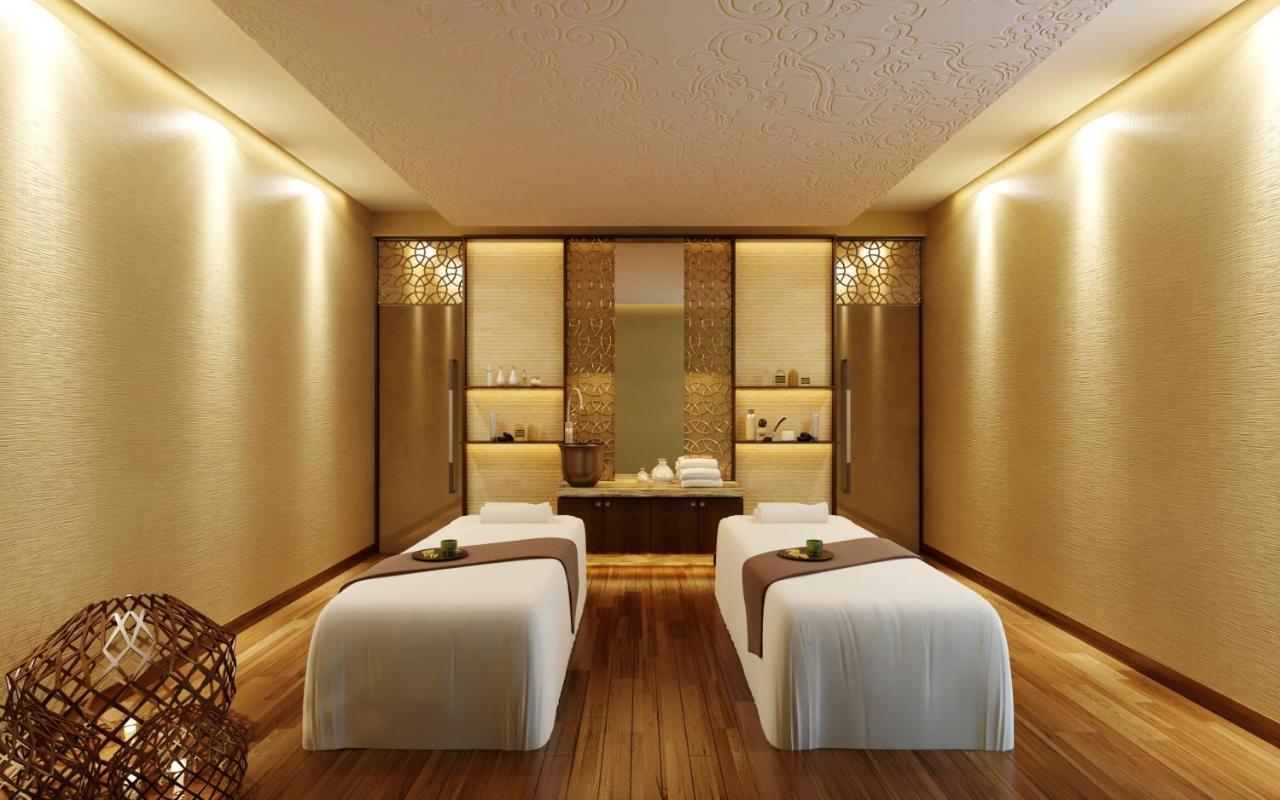 Courtyard By Marriott Raipur Hotell Exteriör bild