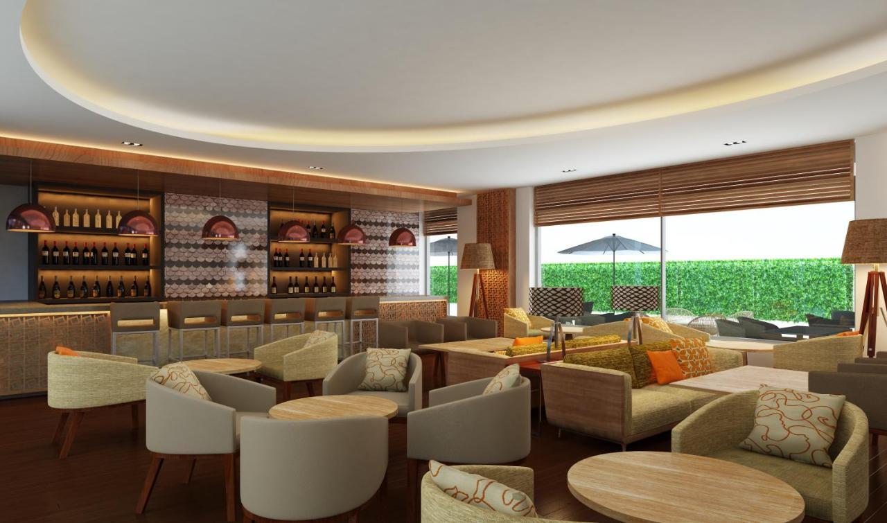 Courtyard By Marriott Raipur Hotell Exteriör bild