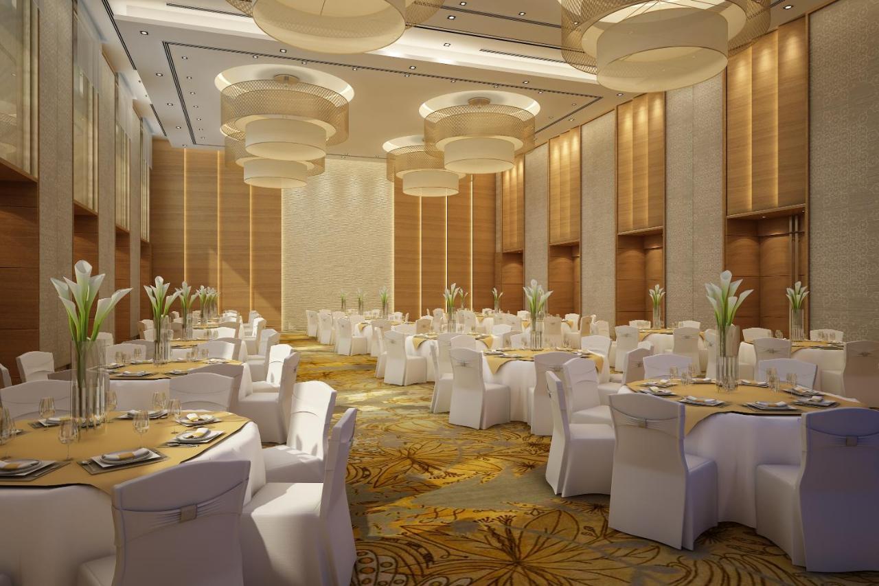 Courtyard By Marriott Raipur Hotell Exteriör bild