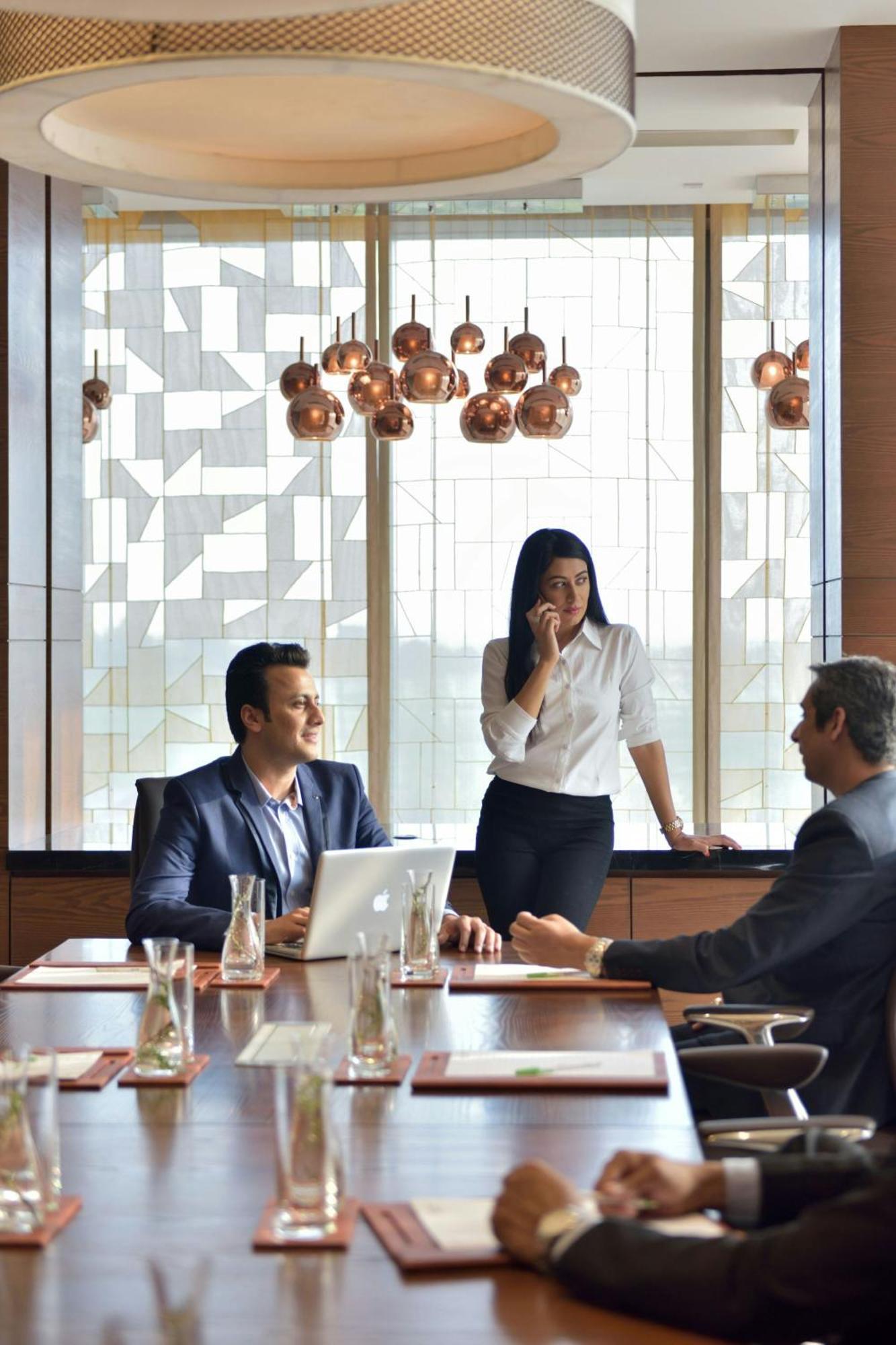 Courtyard By Marriott Raipur Hotell Exteriör bild