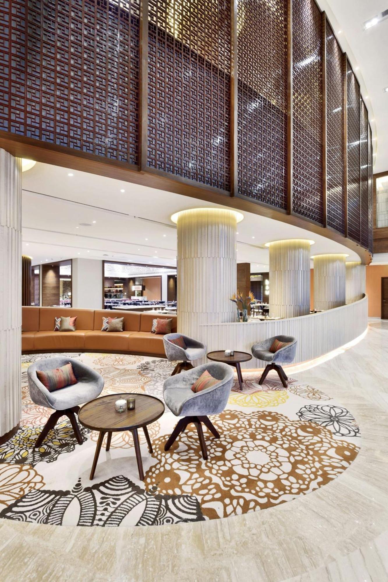 Courtyard By Marriott Raipur Hotell Exteriör bild