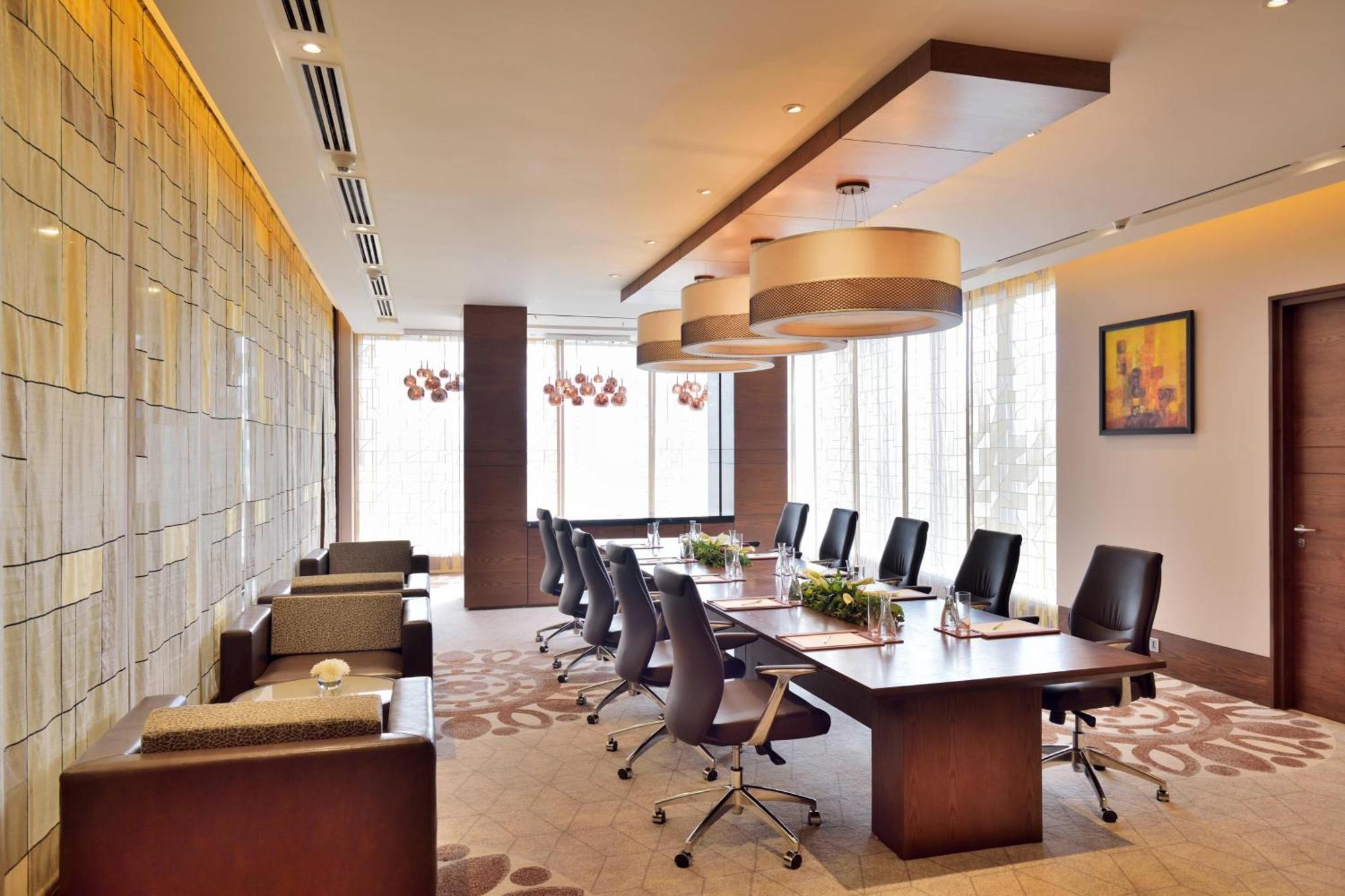 Courtyard By Marriott Raipur Hotell Exteriör bild