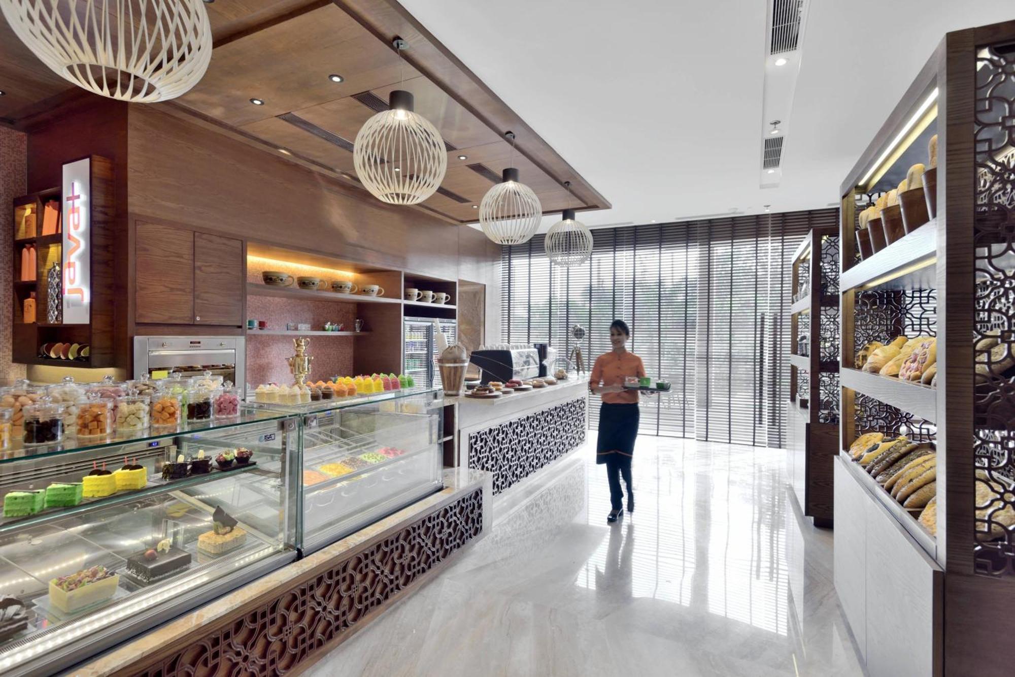 Courtyard By Marriott Raipur Hotell Exteriör bild