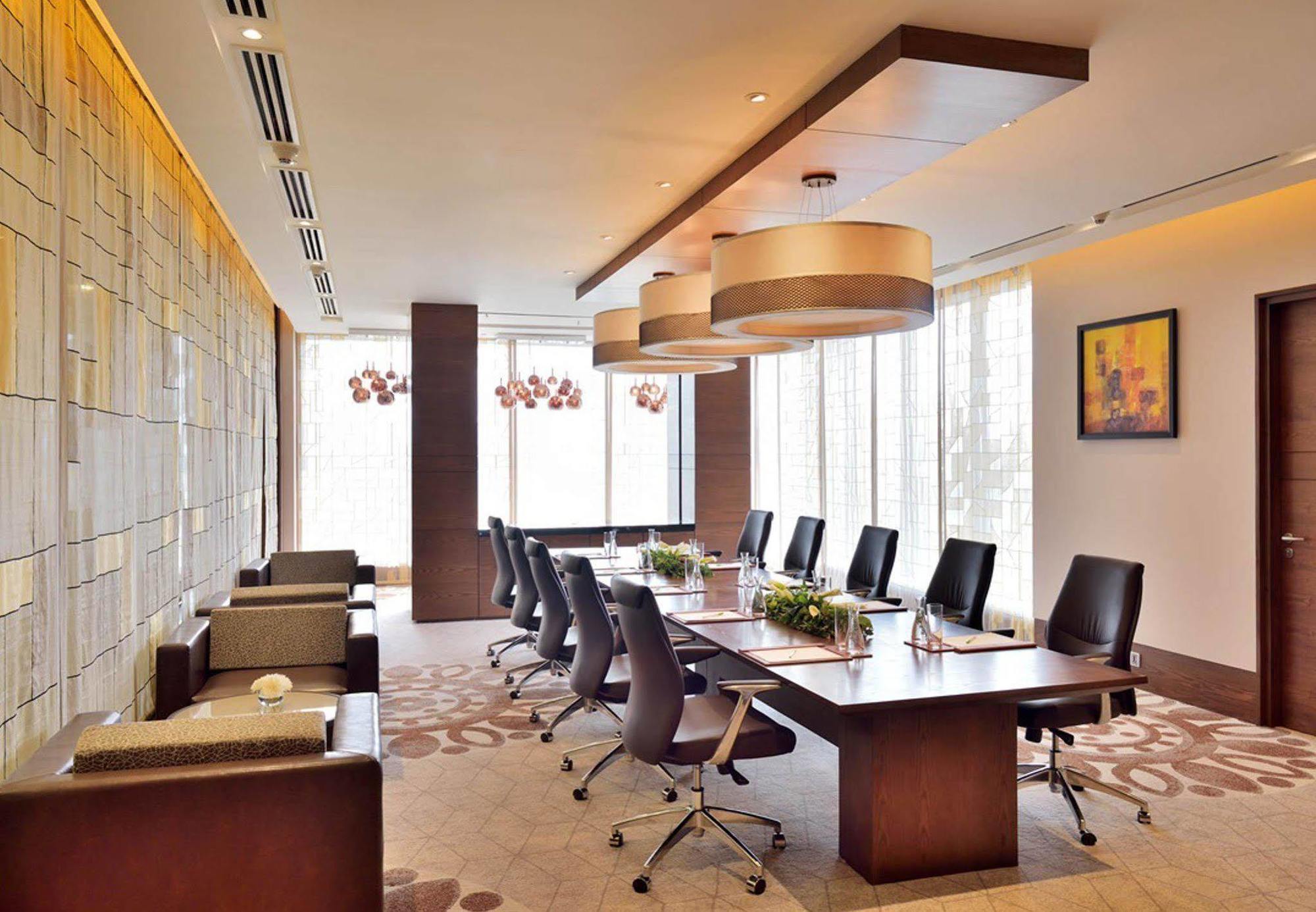 Courtyard By Marriott Raipur Hotell Exteriör bild